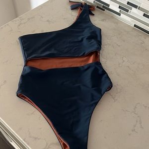 FLEUR Swim one piece, one shoulder, cut out bathing suit